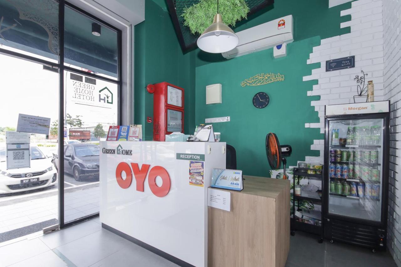 Oyo 90399 Green Home Hotel Syariah Szepang Kültér fotó