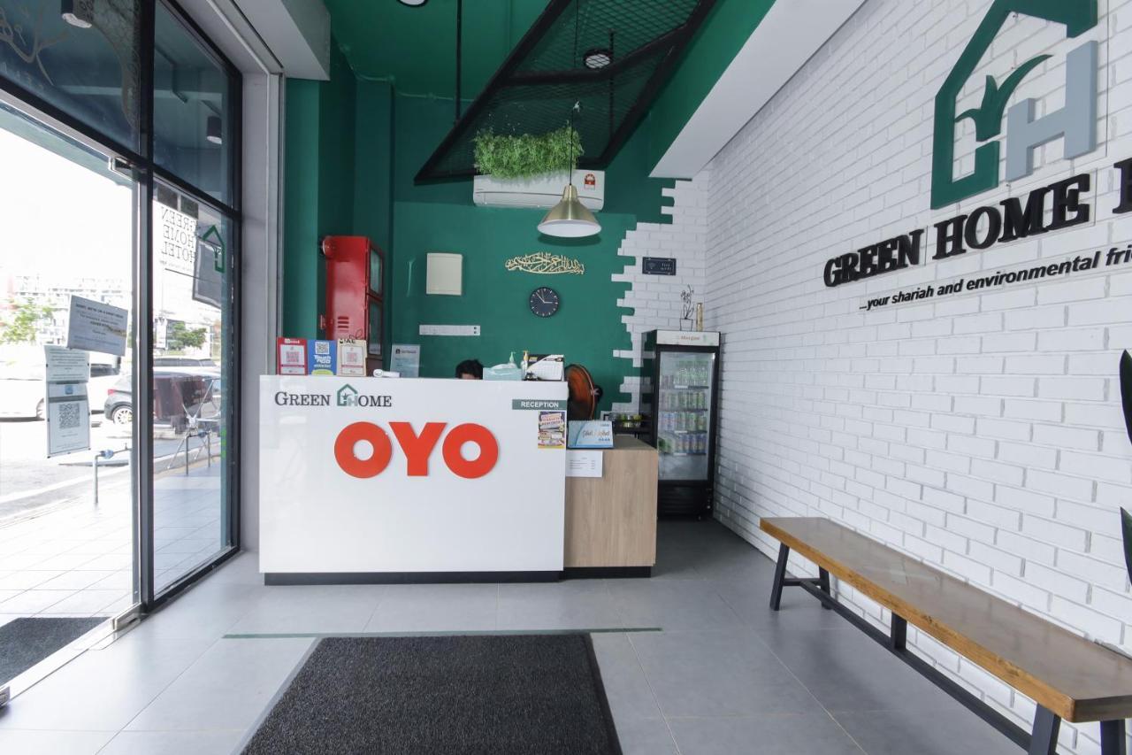 Oyo 90399 Green Home Hotel Syariah Szepang Kültér fotó