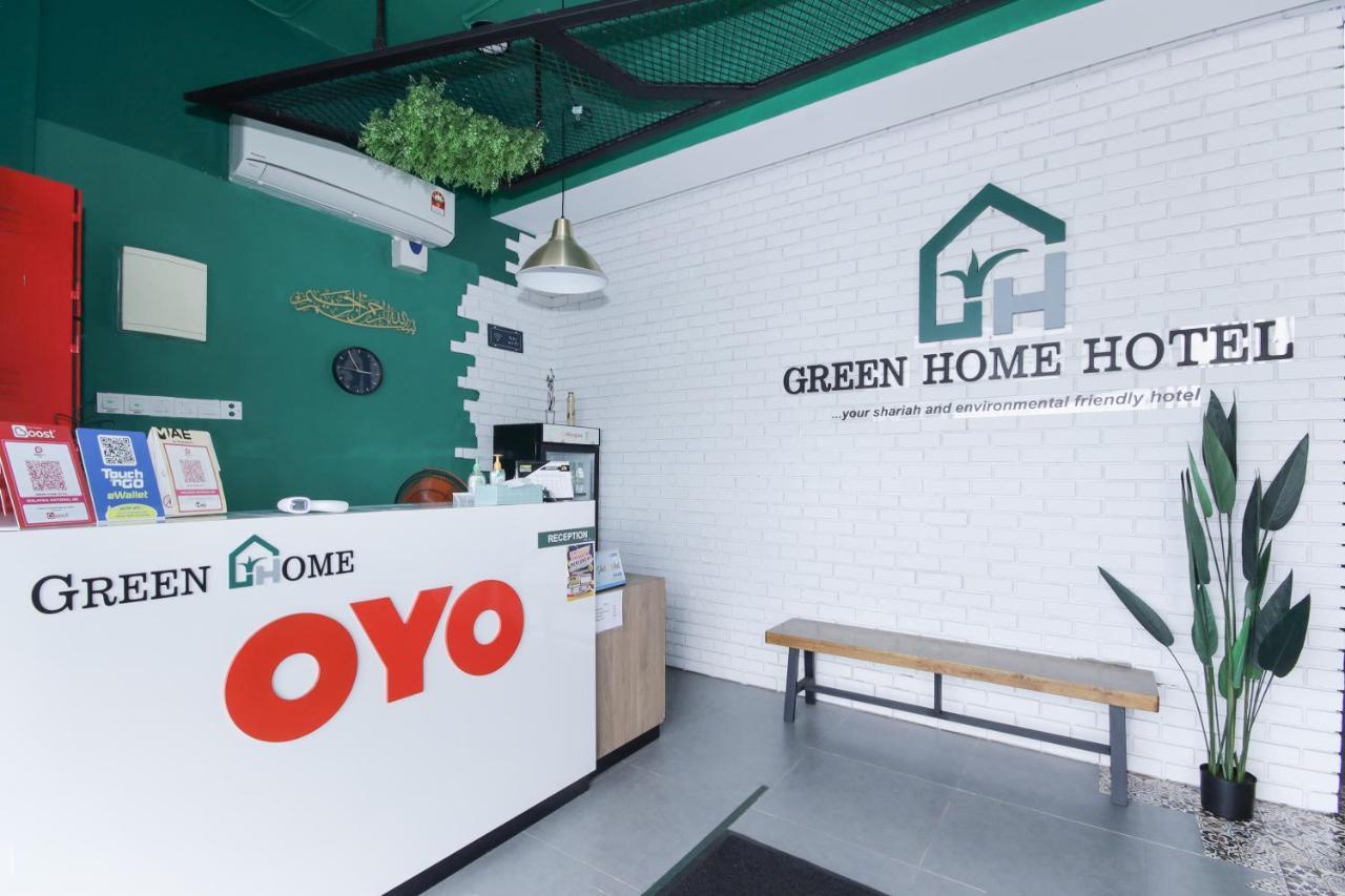 Oyo 90399 Green Home Hotel Syariah Szepang Kültér fotó