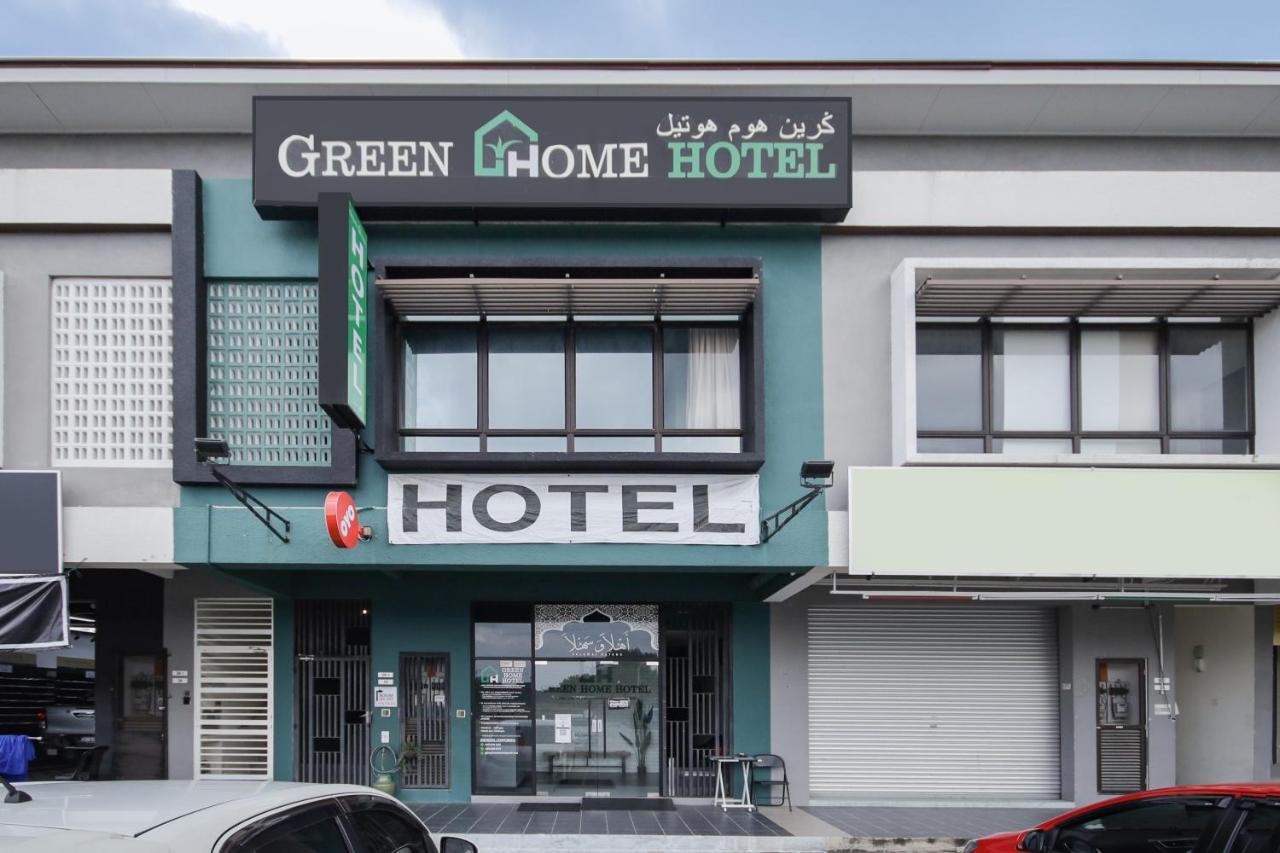 Oyo 90399 Green Home Hotel Syariah Szepang Kültér fotó