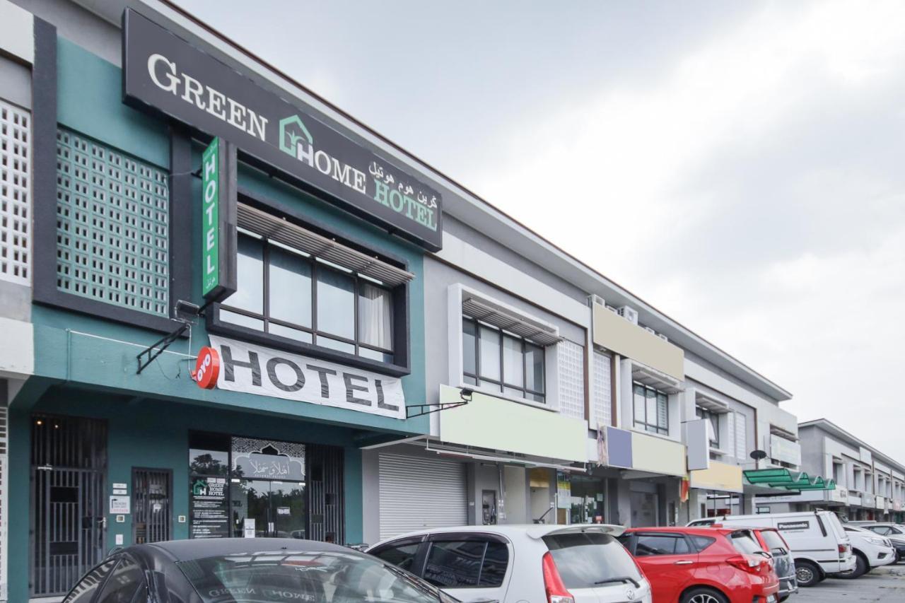 Oyo 90399 Green Home Hotel Syariah Szepang Kültér fotó