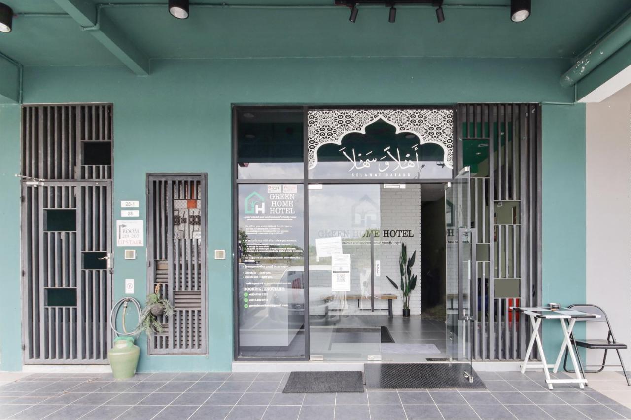 Oyo 90399 Green Home Hotel Syariah Szepang Kültér fotó