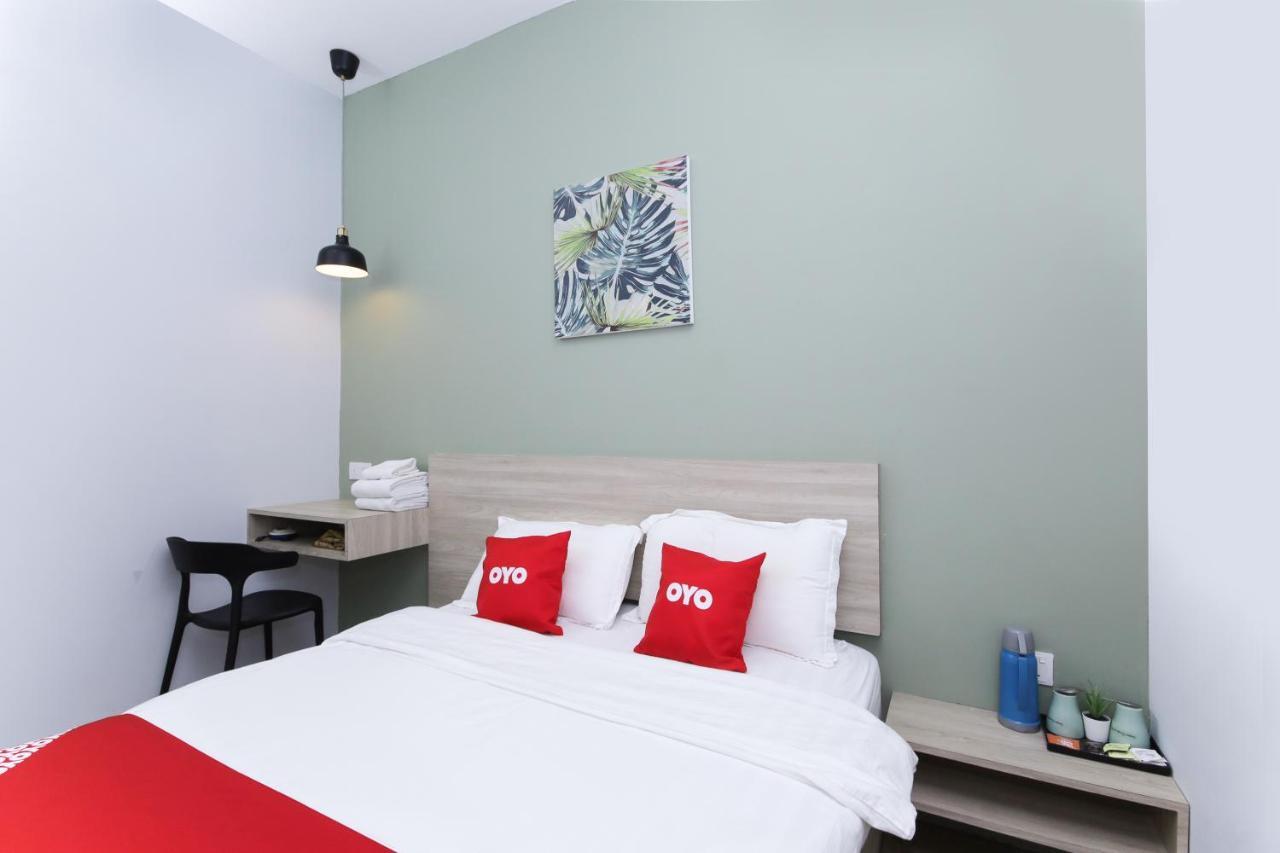 Oyo 90399 Green Home Hotel Syariah Szepang Kültér fotó
